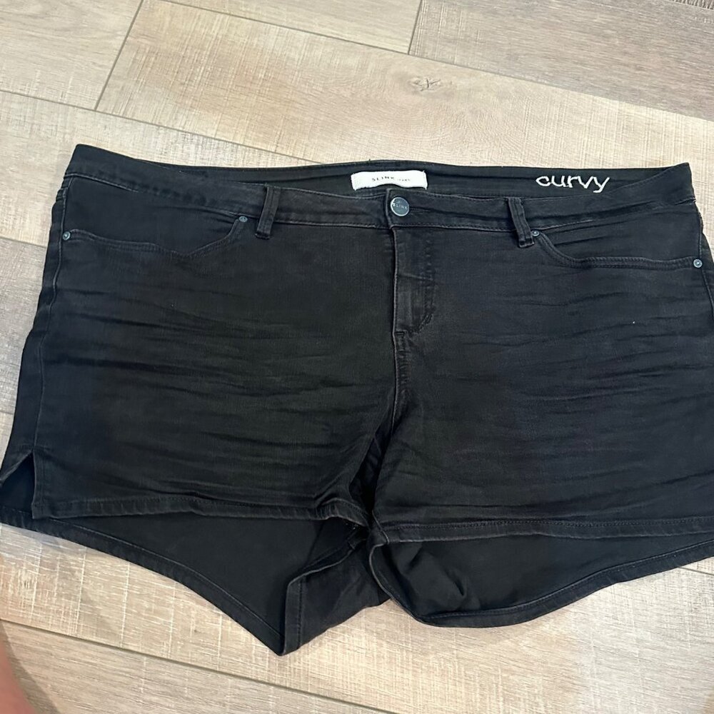 SLINK JEANS BLACK DENIM SHORTS CURVY SIZE 24